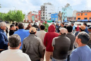 Los manifestantes señalaron que el rector de la UTHH contrató servicios de poda sin garantizar condiciones seguras, lo que derivó en una descarga eléctrica que dejó lesionado a un trabajador.