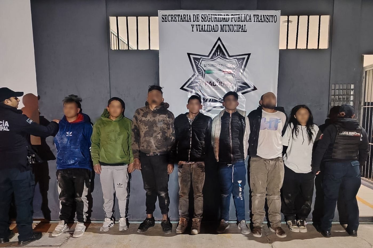 En el operativo se aseguró un revólver con seis cartuchos útiles, además de 97 bolsitas con presunta droga cristal.