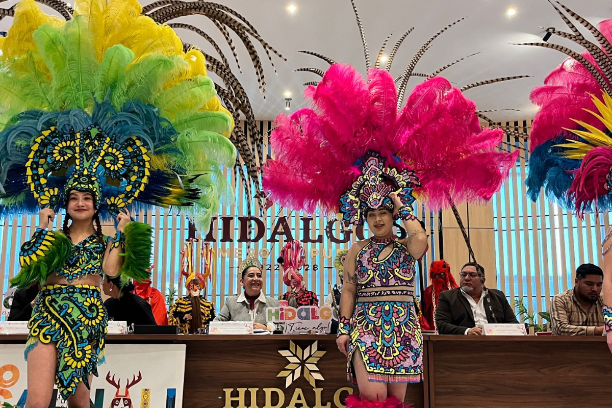 Las autoridades destacaron que el Carnaval en Hidalgo tiene raíces prehispánicas, vinculadas a rituales agrícolas y de abundancia, que con el tiempo se fusionaron con tradiciones religiosas previas a la Cuaresma.