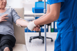 El retraso en el tratamiento del cáncer de mama se debe, según autoridades hospitalarias, a la falta de oncólogos en el IMSS Hidalgo, situación que mantiene a la paciente en una lista de espera indefinida