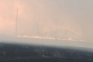 El incendio entre Tepeapulco y Emiliano Zapata mantiene en alerta a los cuerpos de emergencia, ya que las condiciones climáticas podrían favorecer la propagación del fuego hacia otras áreas