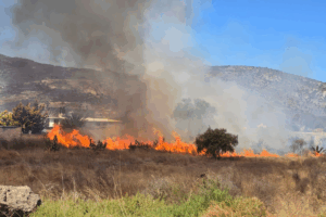 El incendio registrado en Xolostitla afecta directamente la circulación vehicular en la carretera Pachuca–Tulancingo