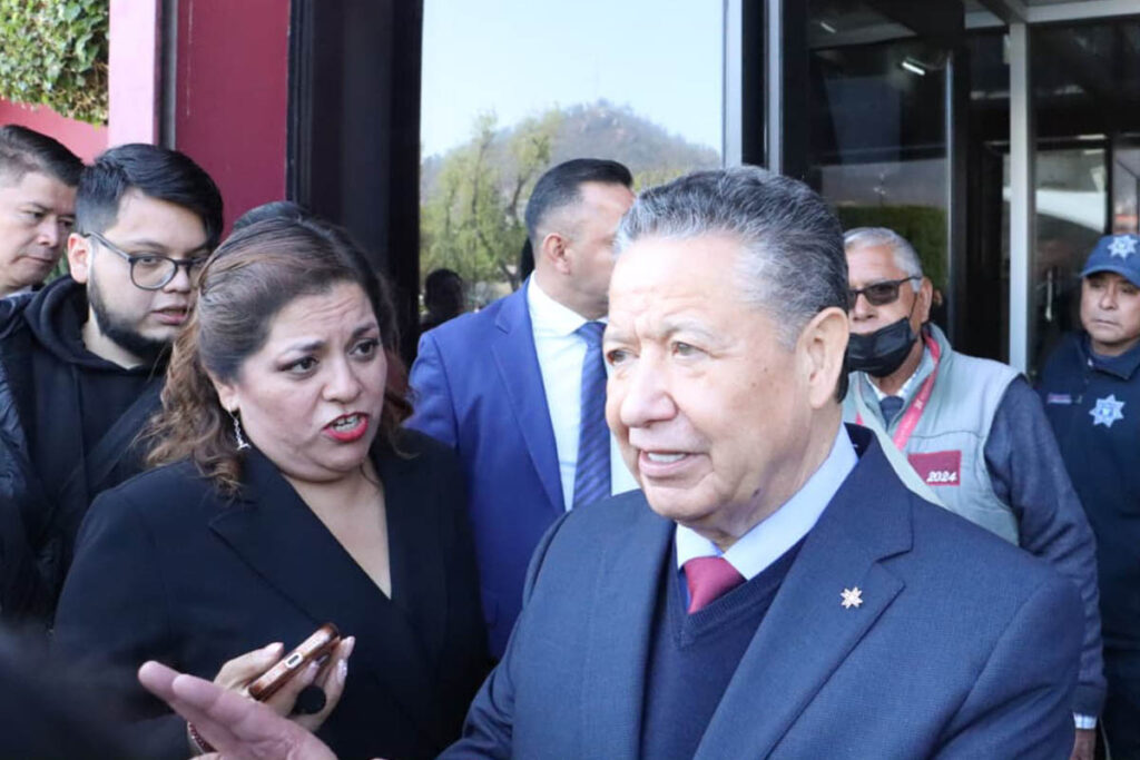Julio Menchaca dijo que, con estos cambios, también se busca acelerar diversos trámites en la Coordinación General de Comunicación Social