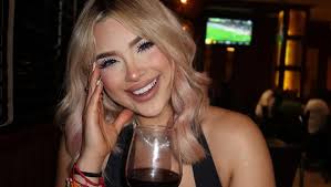 María Julissa durante una transmisión en vivo: la influencer negó tajantemente los señalamientos que la relacionan con la caída de “El Mencho”