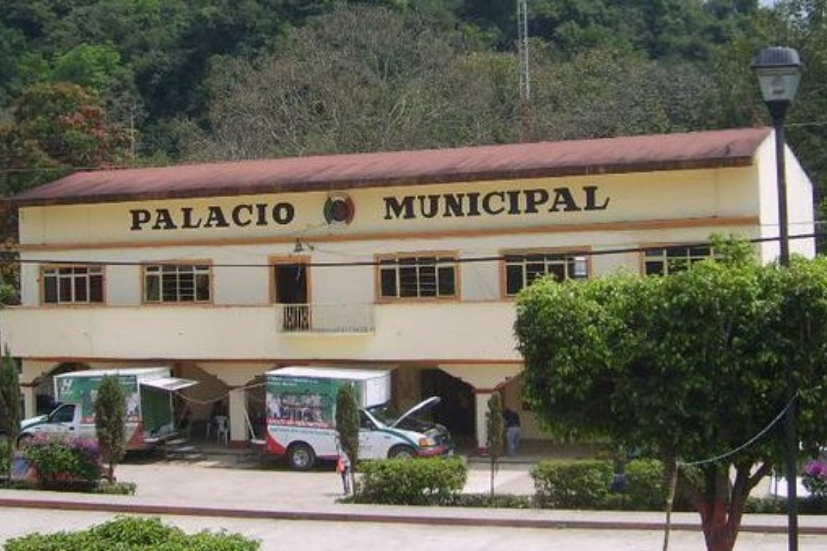 Durante su primer periodo, el alcalde de Jaltocán fue señalado por percibir el salario más alto en la región | Foto: Especial