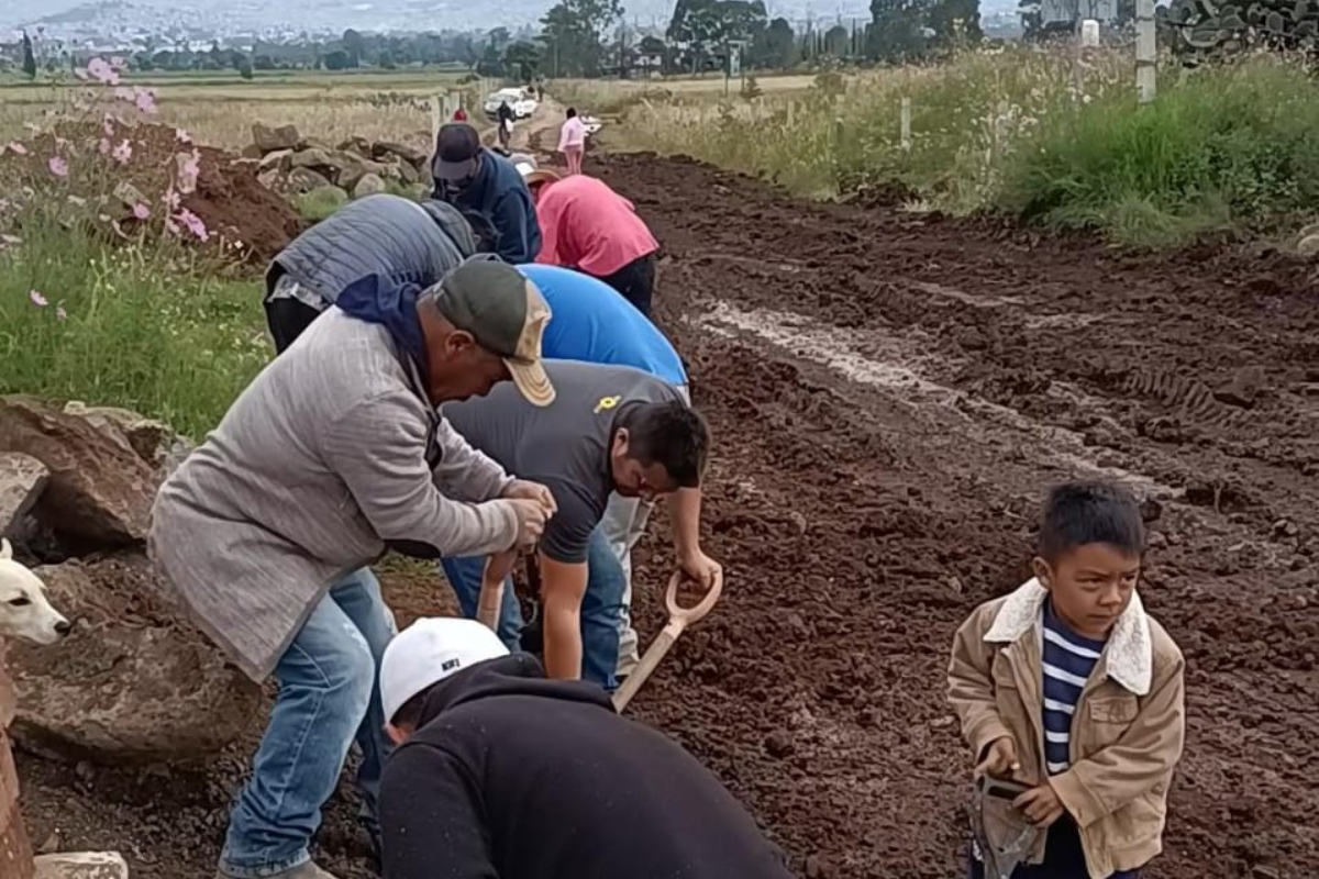 Padres de estudiantes advirtieron que cuando llueve se complica el paso peatonal y vehicular | Foto: Antonieta Islas