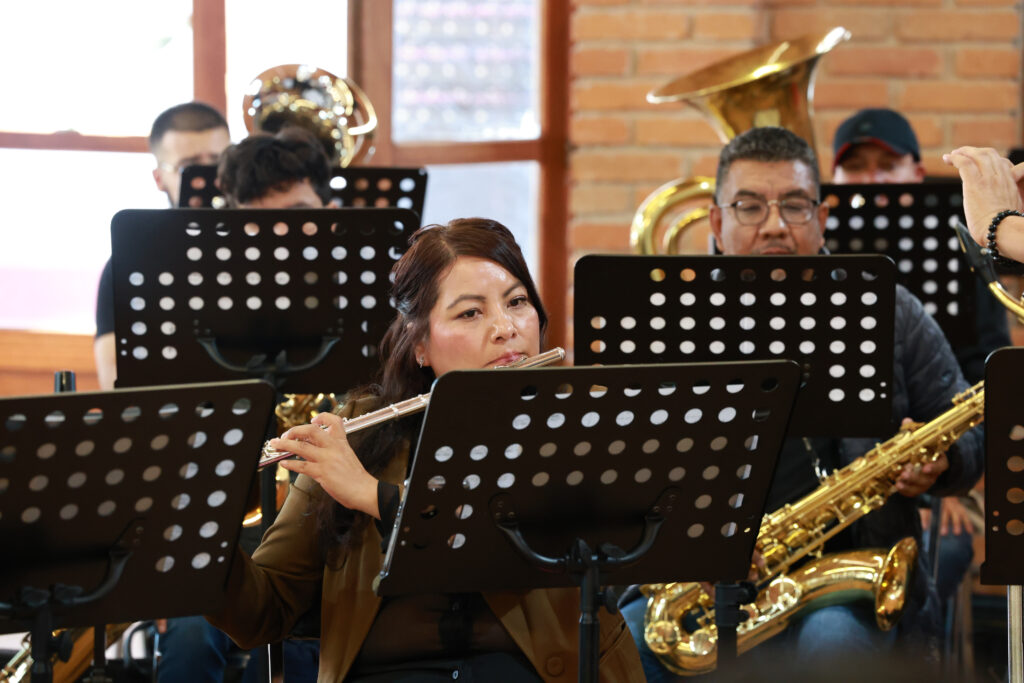 Yaneth Cruz se presenta en el Palacio de Bellas Artes para el concierto de gala de la Banda Sinfónica del Estado de Hidalgo.