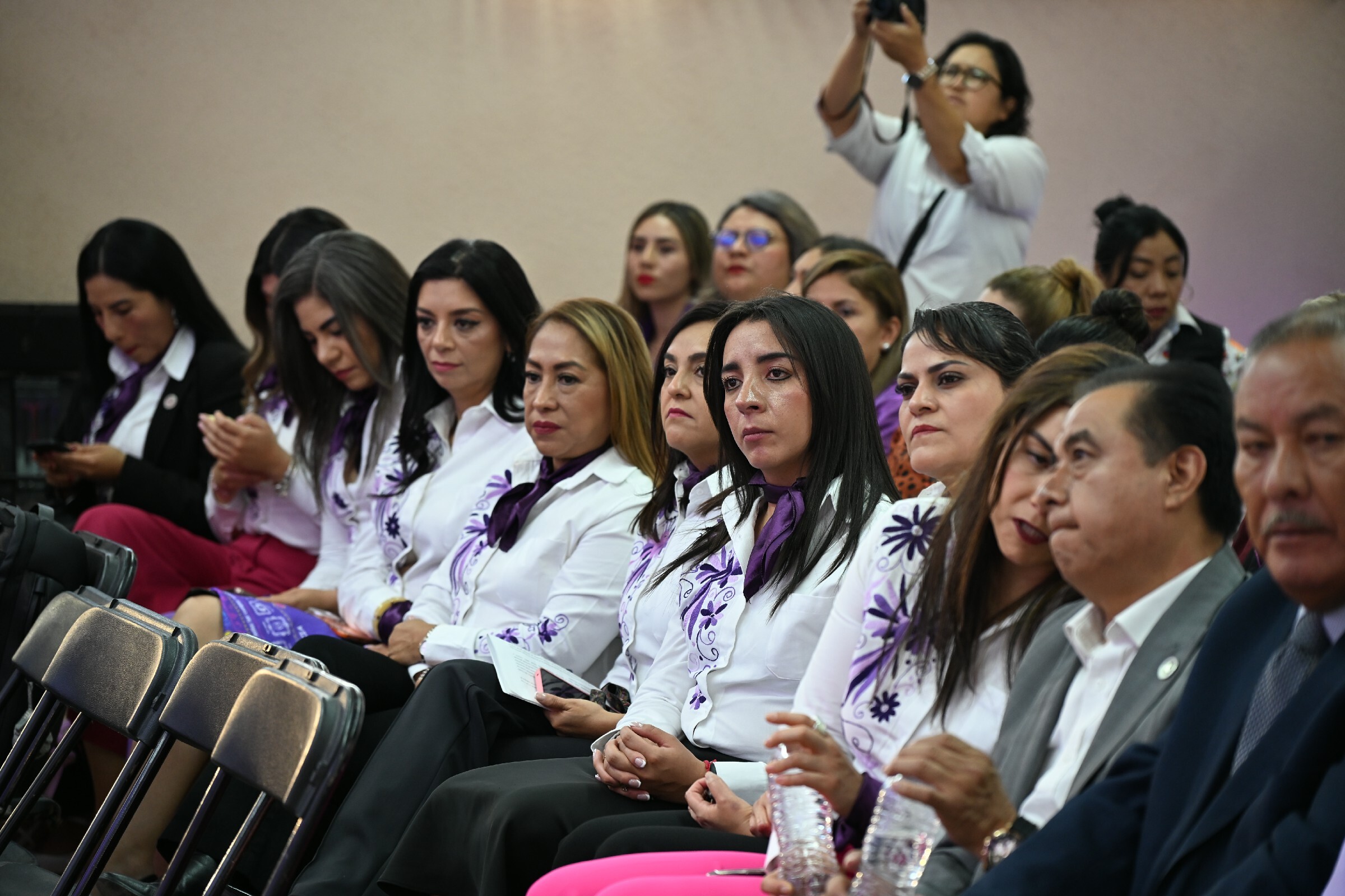 Participantes del conversatorio “Mujeres en el poder: voces que lideran”
