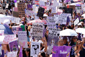 En la marcha del 8M, mujeres de Pachuca alzan la voz por la igualdad