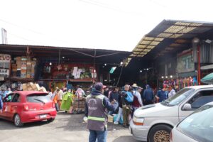 La Central de Abastos y La Barata comparten estacionamiento, lo que aumenta la demanda de espaciosFoto: Lizania Zavala