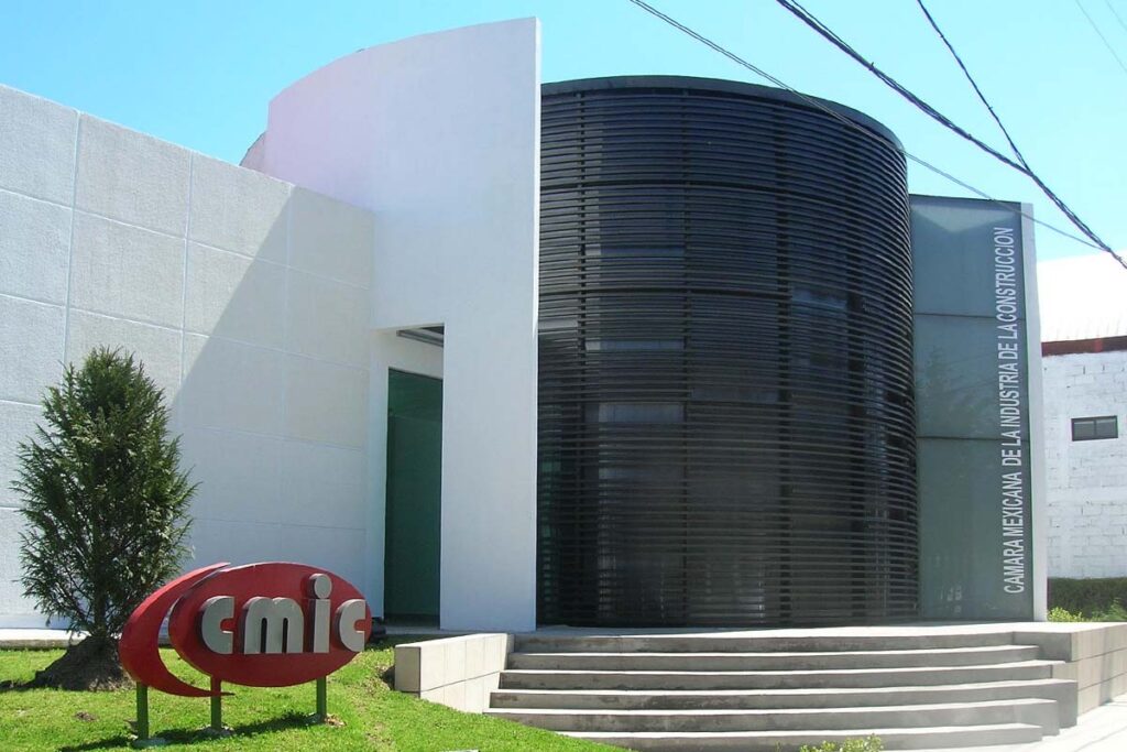 Buscan fortalecer la preparación técnica de las 326 empresas afiliadas para cumplir con los lineamientos que se requieren en distintos proyectos de obra
