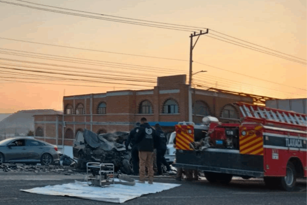 Accidente vial en la carretera Pachuca-Actopan, tramo San Agustín Tlaxiaca