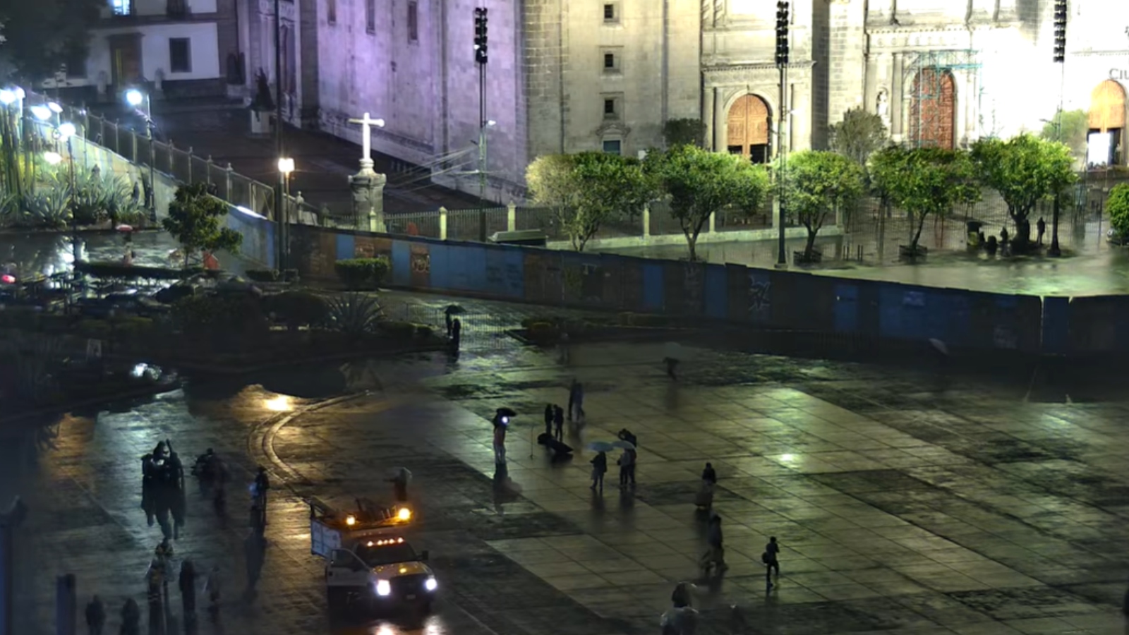 Vallas metálicas en el Palacio de Bellas Artes 