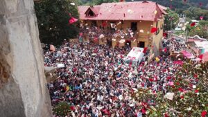 Cada año, los habitantes de Mineral del Chico se visten de flores en una tradición que perdura en Hidalgo