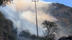 Incendios movilizan a bomberos en Pachuca y Apan; humo cubre varias zonas