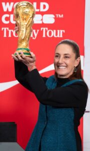 Solo los jefes de estado y campeones del mundo pueden tocar el trofeo