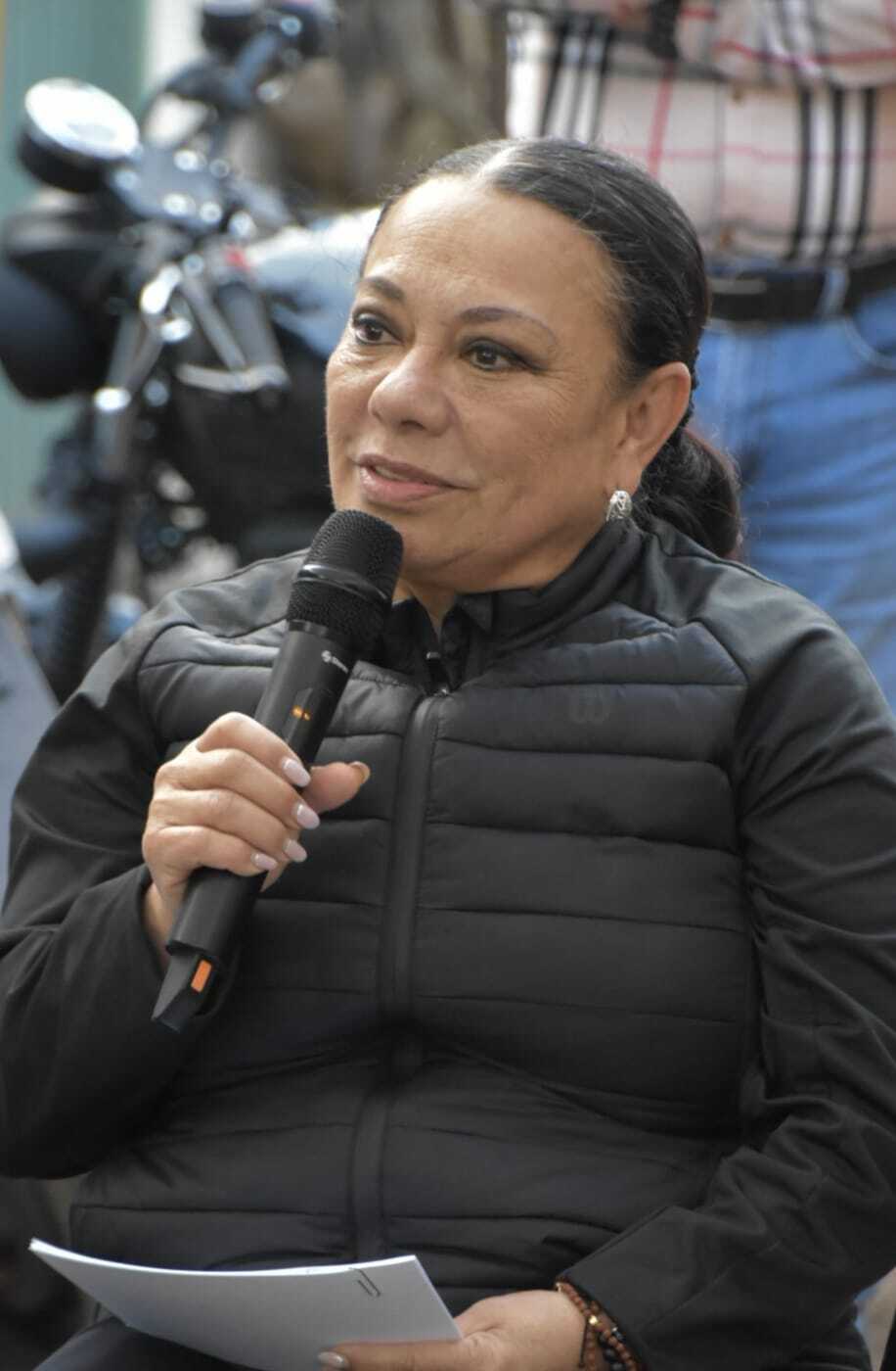 Lorena García Cázares, presidenta municipal de Tulancingo, durante la entrega de la nueva línea de agua potable en la colonia Ahuehuetitla