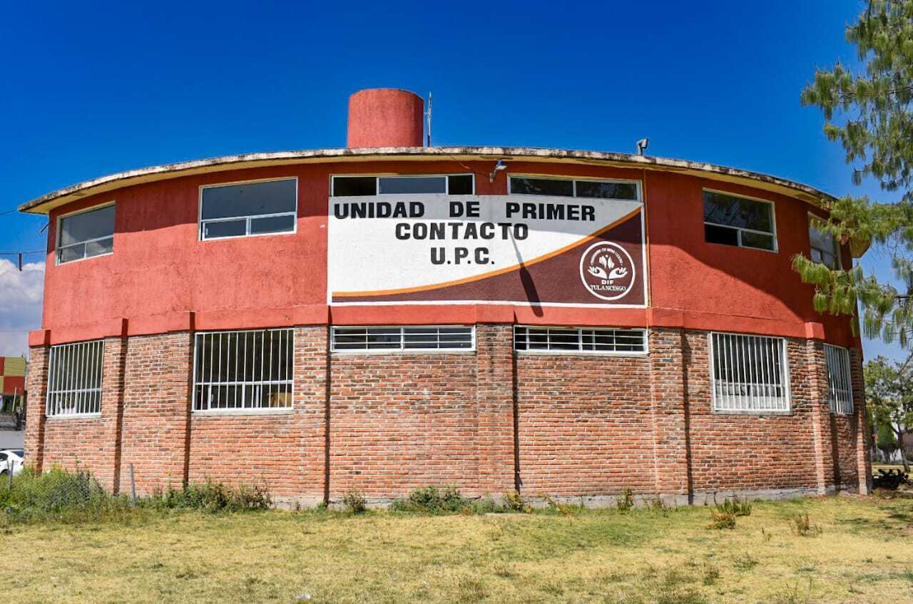 Equipo multidisciplinario del DIF Tulancingo atendiendo a niñas, niños y adolescentes en situación de vulnerabilidad
