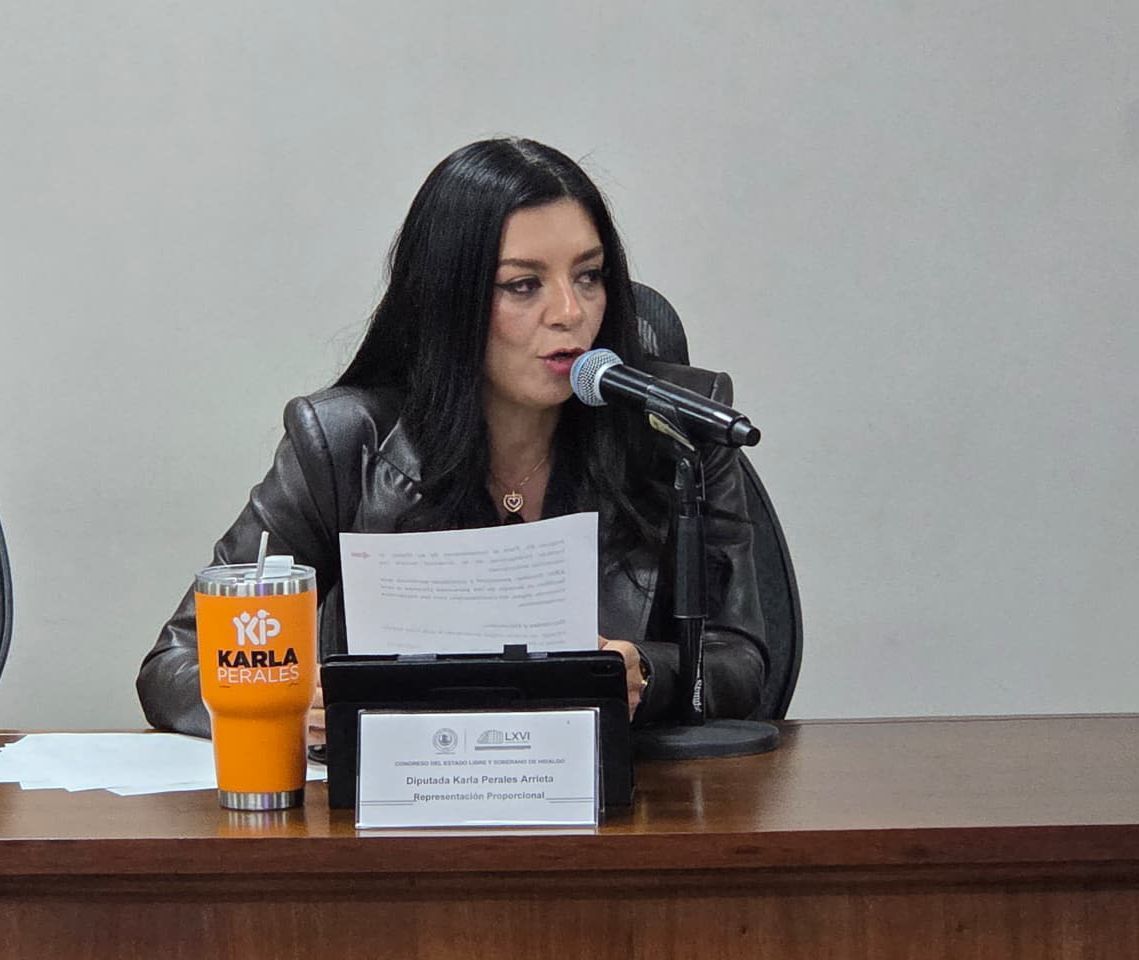 La diputada Karla Perales en su intervención en el Congreso de Hidalgo, presentando su propuesta para garantizar acceso a vivienda digna para las juventudes