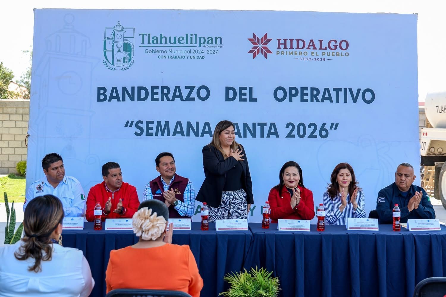 El director de Protección Civil y el titular de Seguridad Pública de Tlahuelilpan supervisan el inicio del operativo de seguridad.