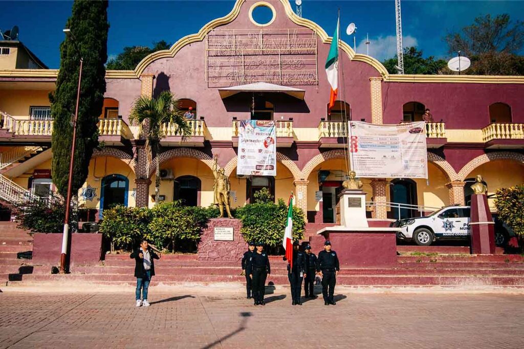 Refiere que la suspensión será en temas administrativos, por lo que otras áreas como Seguridad Pública y Protección Civil continuarán sus labores 
