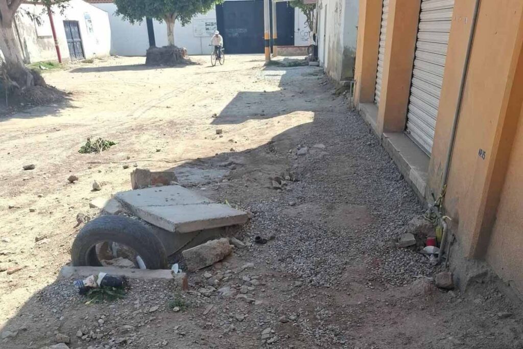 Propietarios de establecimientos cercanos señalan que la situación ha impactado directamente en sus ventas; muchos han cerrado