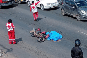 El accidente ocurrido en la carretera México-Tuxpan, cerca del crucero de Huapalcalco, dejó como saldo la muerte de una motociclista de aproximadamente 25 año