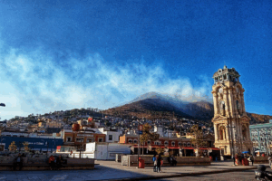 El lunes, Pachuca y Apan registraron múltiples incendios que generaron intensas nubes de humo visibles en varias zonas.