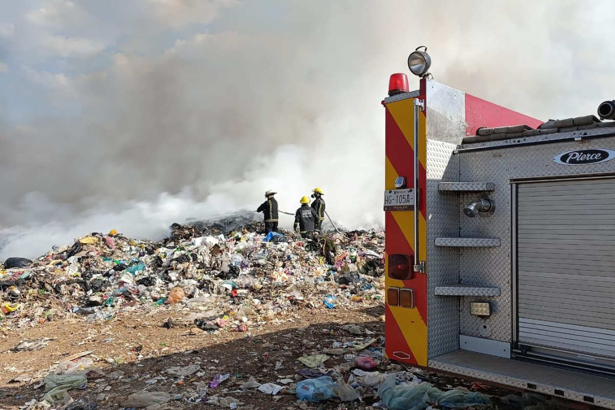 Elementos de Protección Civil, bomberos y brigadas estatales participan en las labores para sofocar los incendios registrados en Huasca de Ocampo