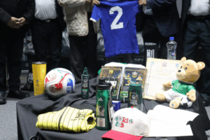 El libro Los Flores del Futbol destaca la disciplina y unión familiar como claves del éxito deportivo.