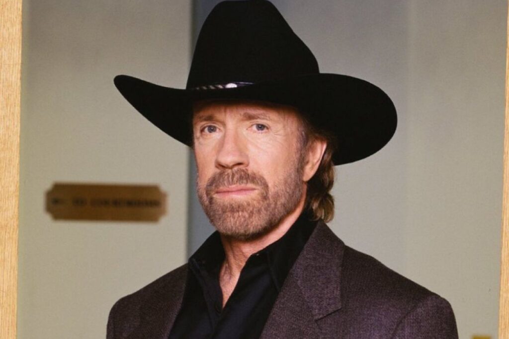 Chuck Norris: De estrella de cine y las artes marciales a dios invencible del internet