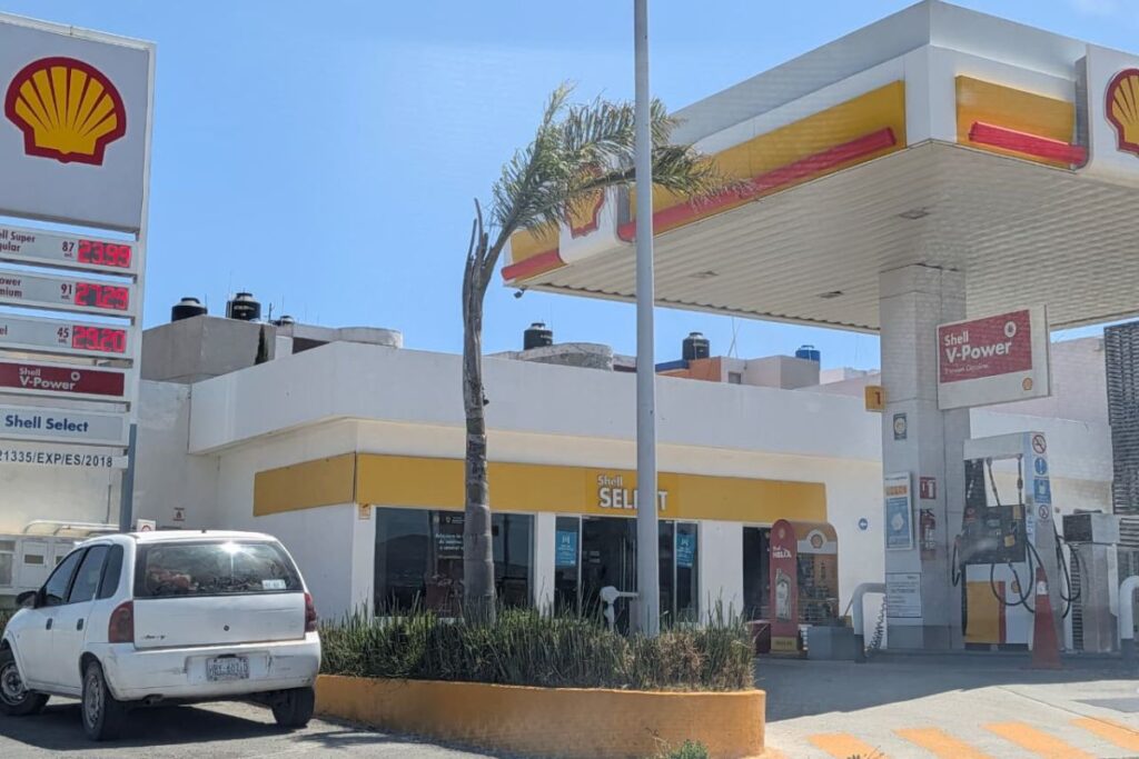 ¿Pagas más por gasolina pese a que pides lo mismo? No eres la única excepción; checa por qué