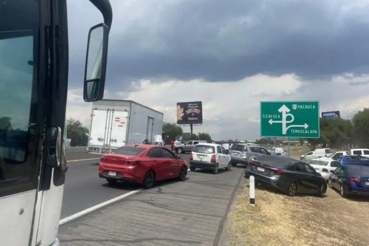Familiares y amigos de las víctimas del robo bloquearon una autopista | Foto: Especial