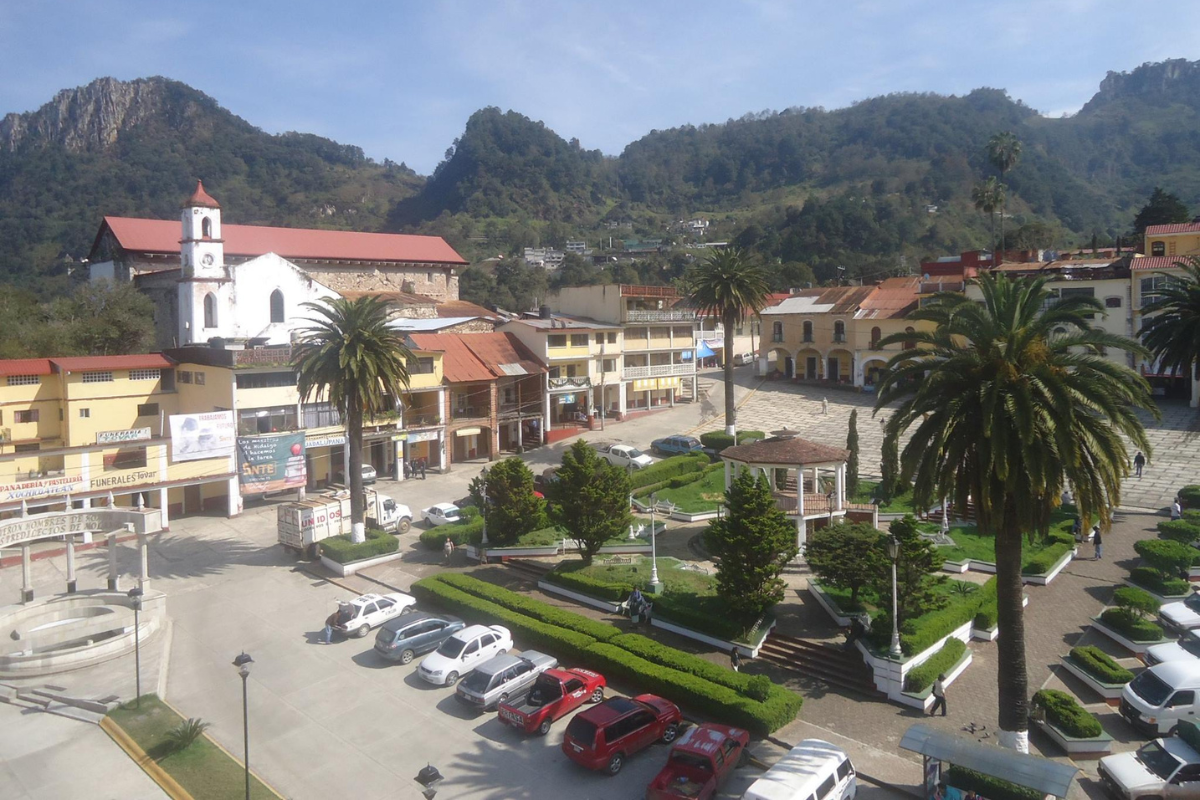 En el área de Obras Públicas hay registros de un secretario y una directora, con carretera técnica y licenciatura, respectivamente; ambos ganan 23 mil 340 pesos | Foto: Especial
