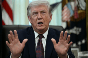 El presidente Donald Trump lanzó una advertencia a Irán sobre el futuro del estrecho de Ormuz