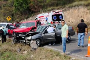 Fatal accidente en la México-Tuxpan: una menor muere y tres personas resultan heridas