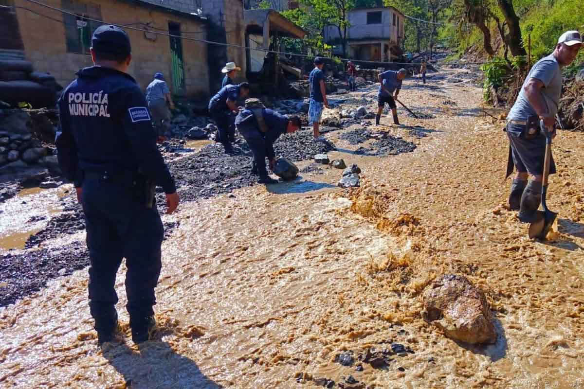 Las lluvias provocaron el desbordamiento de arroyos, causando alarma entre la población | Foto: Especial