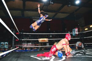 La luchadora destaca por su estilo dinámico sobre el ring.