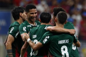 El superlíder visita a un Corinthians en crisis en uno de los clásicos más intensos.