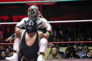 Mascarita Sagrada demuestra que la experiencia aún pesa sobre el ring.
