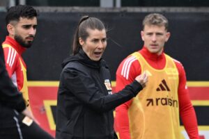 Marie-Louise Eta debutará en un duelo clave por la permanencia.