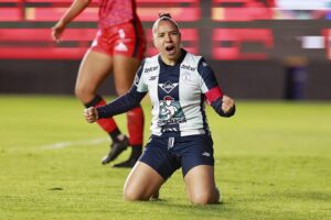 Charlyn Corral mantiene viva la pelea por el goleo en la Liga MX Femenil