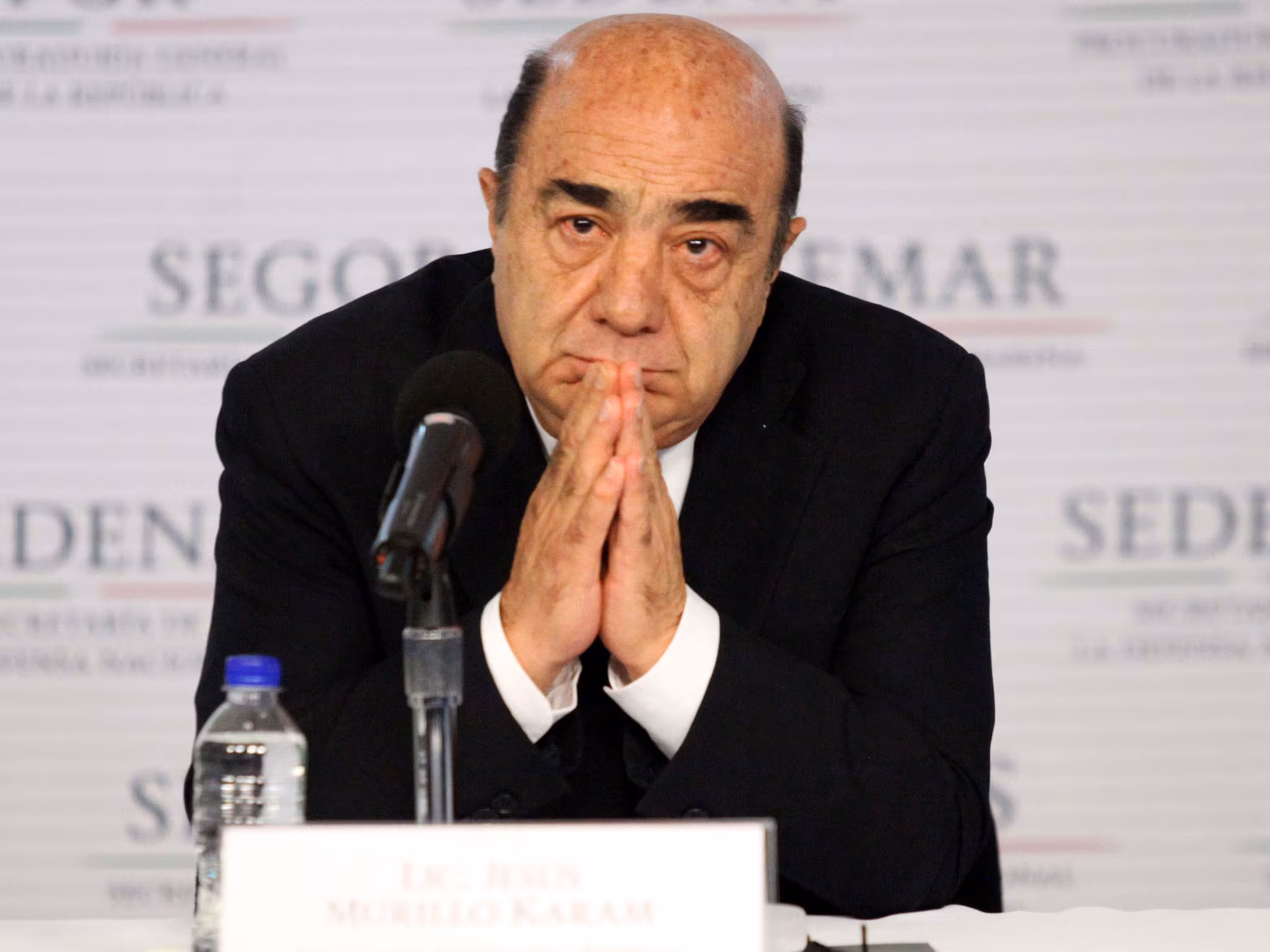 Murillo Karam sufre derrame cerebral y es hospitalizado