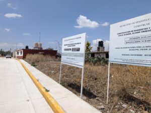 Vecinos de Epazoyucan cuestionan el costo de las obras y la falta de planeación en las construcciones de banquetas y guarnicionesFoto: Saúl Hernández