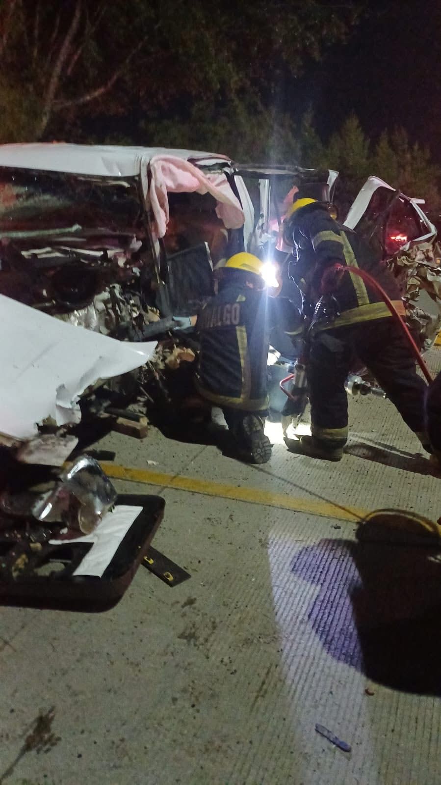 La camioneta volcó en varias ocasiones a espaldas de Puerta de Hierro, en Pachuca