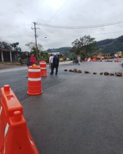 Pobladores y representantes ejidales de la comunidad de Huextetitla bloquearon la carretera federal 103 Tamazunchale–Álamo