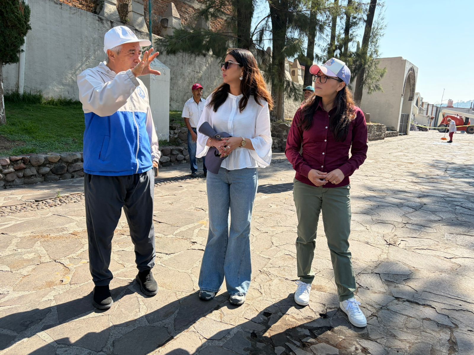 Ciudadanos y autoridades locales colaboran en la eliminación del heno motita para proteger la flora de Tepeji del Río