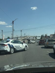 Un accidente vial en Pachuca registrado en el bulevar Río de las Avenidas, a la altura del bulevar Colosio, provocó la volcadura de un vehículo