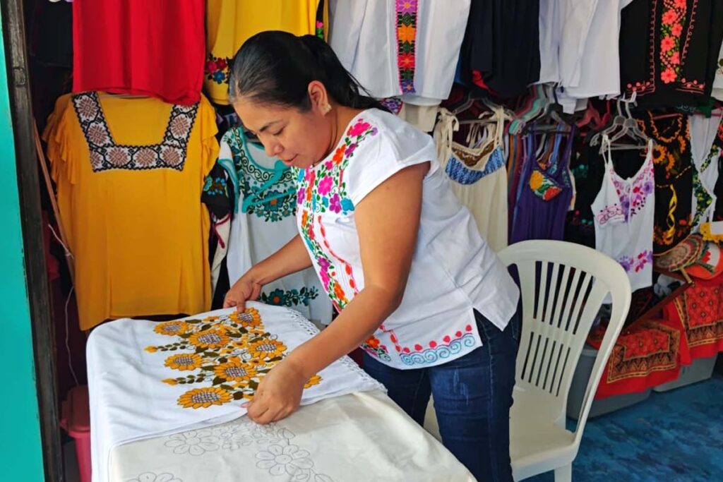 Hace10 años fue registrada la marca “Quemitl”, que significa vestimenta o indumentaria en náhuatl | Foto: Salomón Hernández 