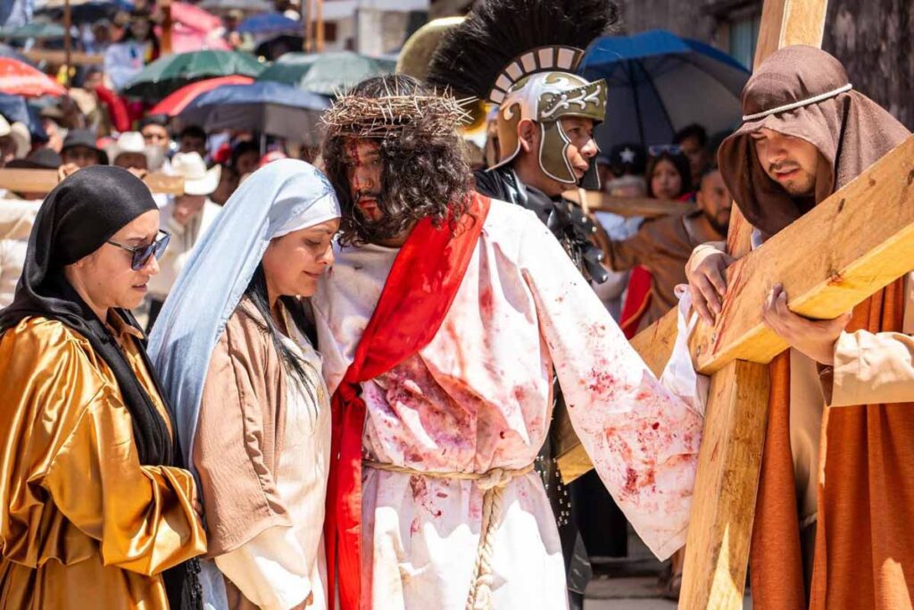 Quien representa a Jesús se inscribe dos o tres años antes ante el comité de Semana Santa de Acapa